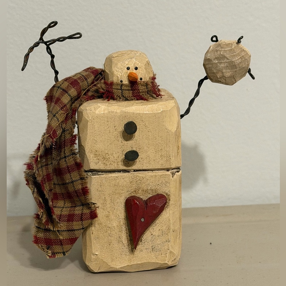 primitive Rustic snowman figurines 4.5” Tall